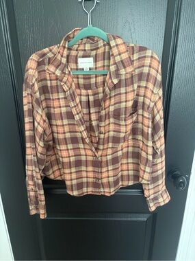American Eagle Outfitters Brown and Tan Plaid Button-Down Shirt (cropped)